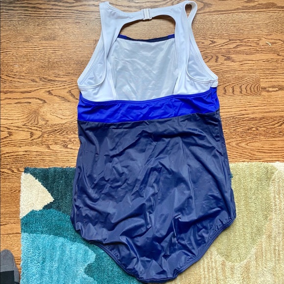 Lands End Sport One Piece Bathing Suit - Picture 7 of 10